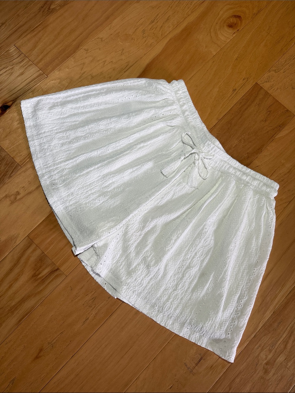 BCBGeneration Flowy Eyelet Drawstring Short - Picture 3 of 7